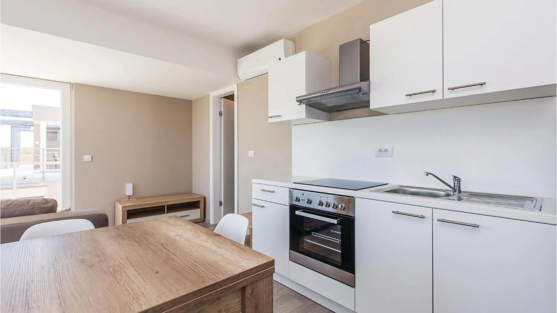Beautiful Apartment In Povljana With Wifi